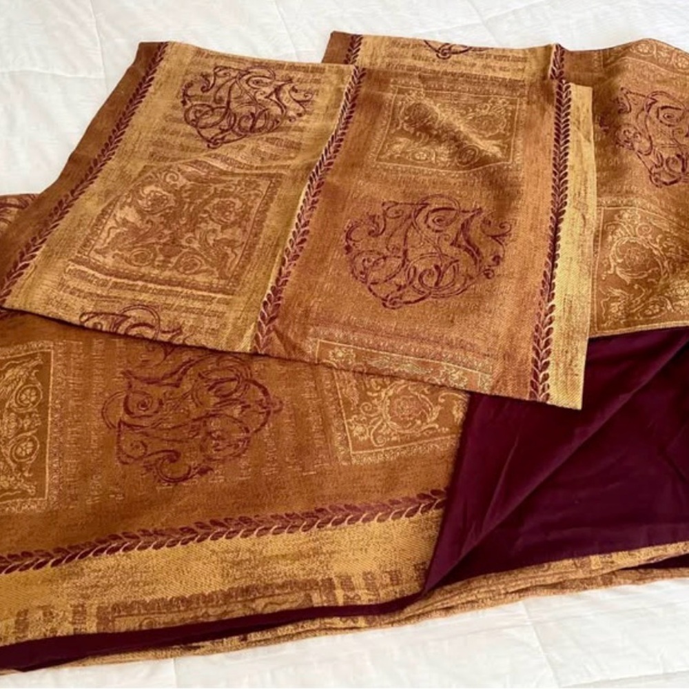 Beautiful Gold & Burgundy Decorative King size Duvet Cover / 2 shams